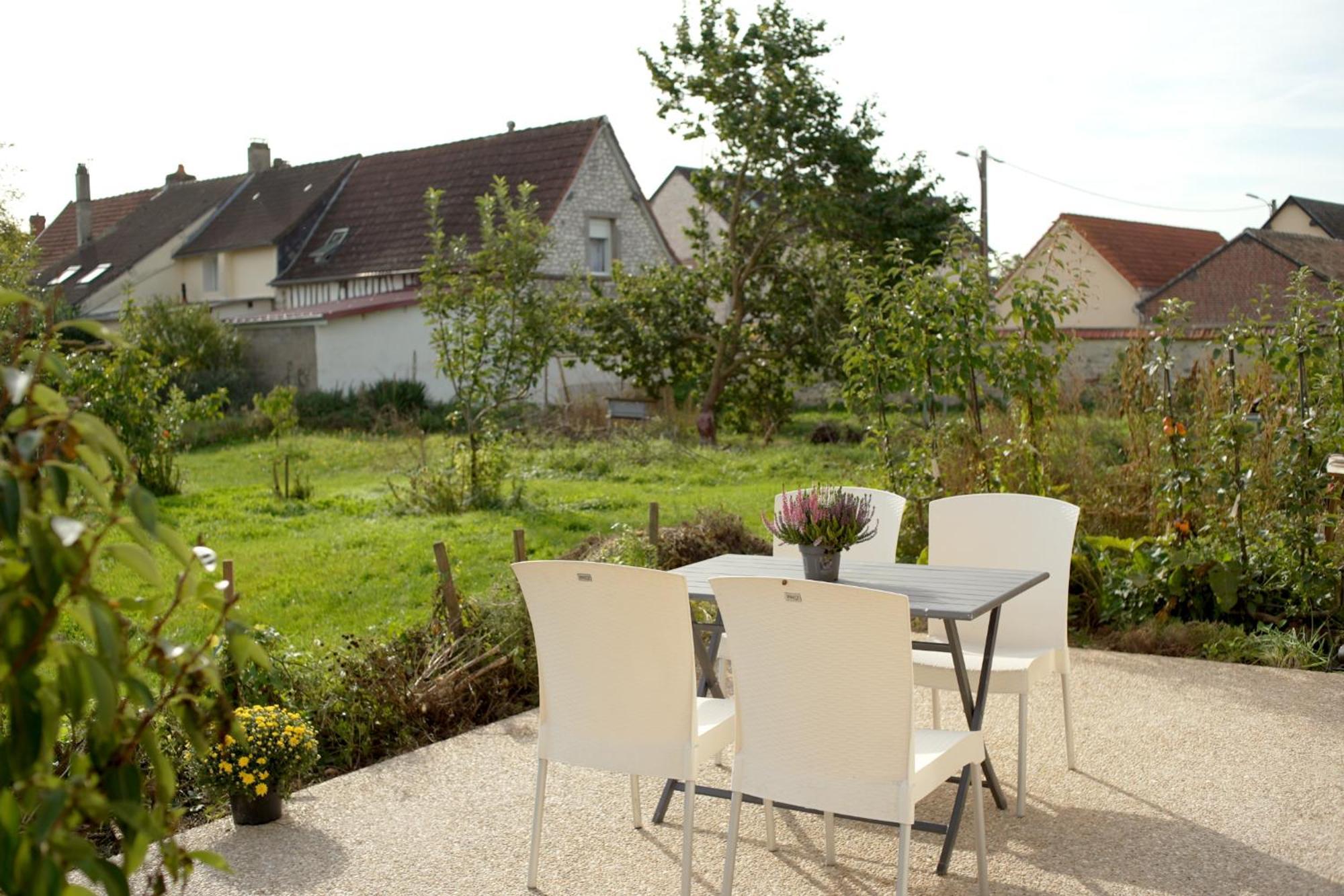 Villa Les Jardins De Felicie Poses Exterior foto