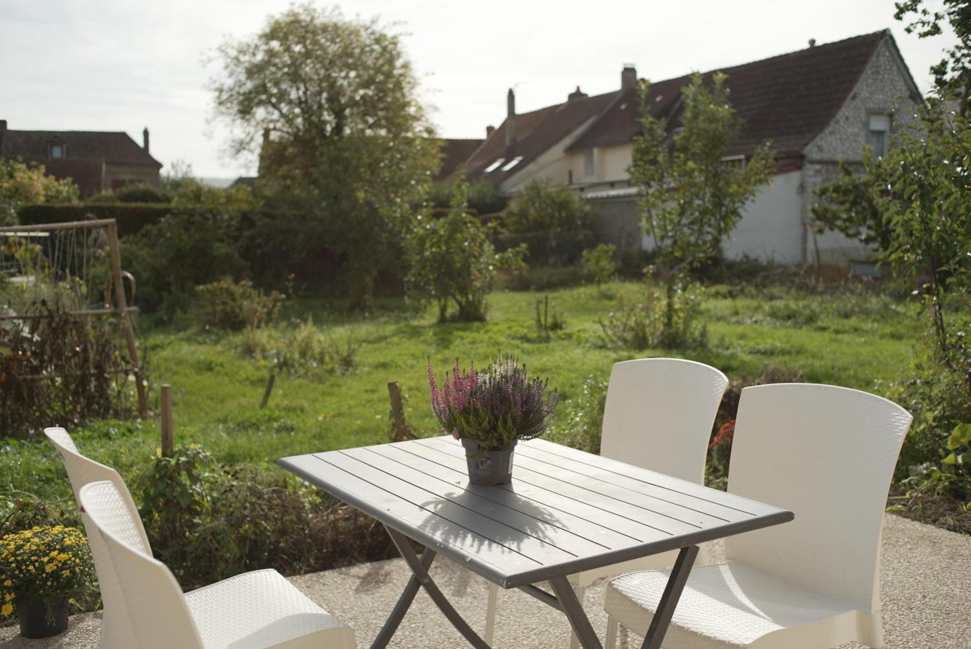Villa Les Jardins De Felicie Poses Exterior foto