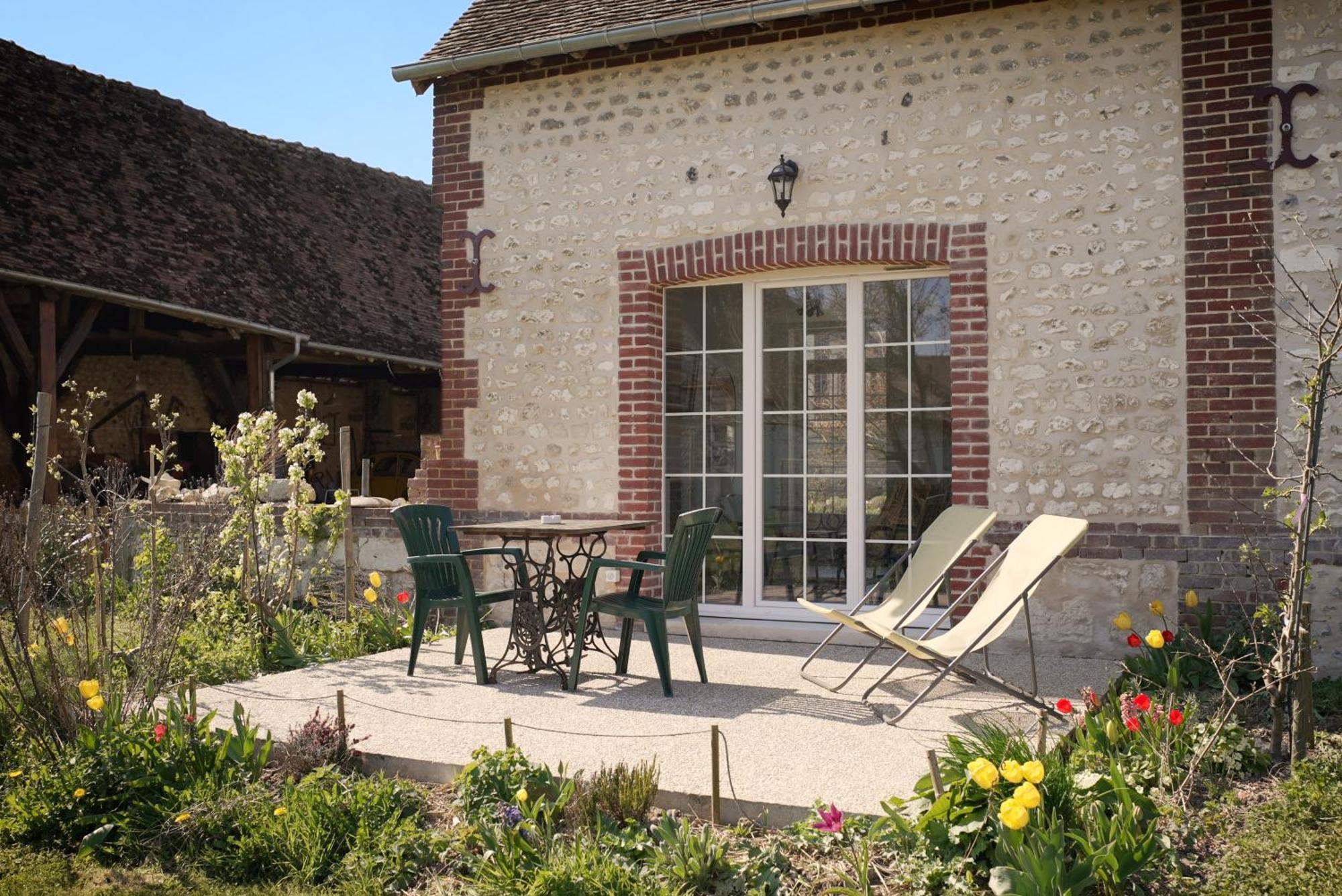 Villa Les Jardins De Felicie Poses Exterior foto